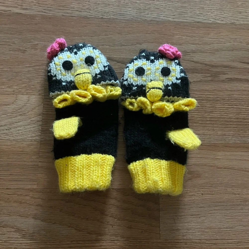 Girls Penguin Flip Top Knit Gloves One Size
